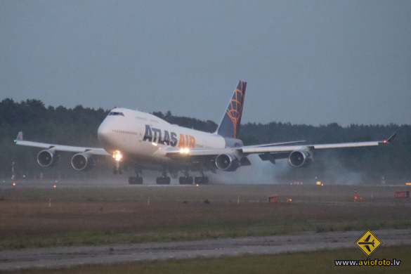 Boeing 747-443